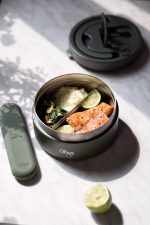 Large Thermal Food Jar 400ml Black Lifestyle 2 1