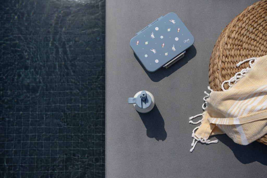Tritan Lunchbox Spaceship Dusty Blue Lifestyle 1