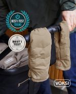 Voksi Stroller Mittens Dark Sand Best i test Logo 2 1