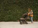 ergobaby stroller metro 3 deluxe jet black lifestyle 08